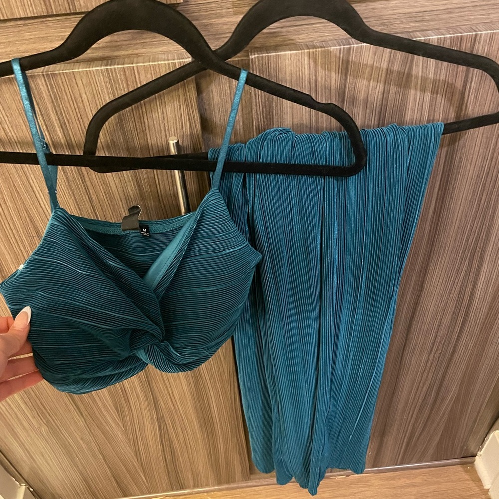 Windsor two piece set